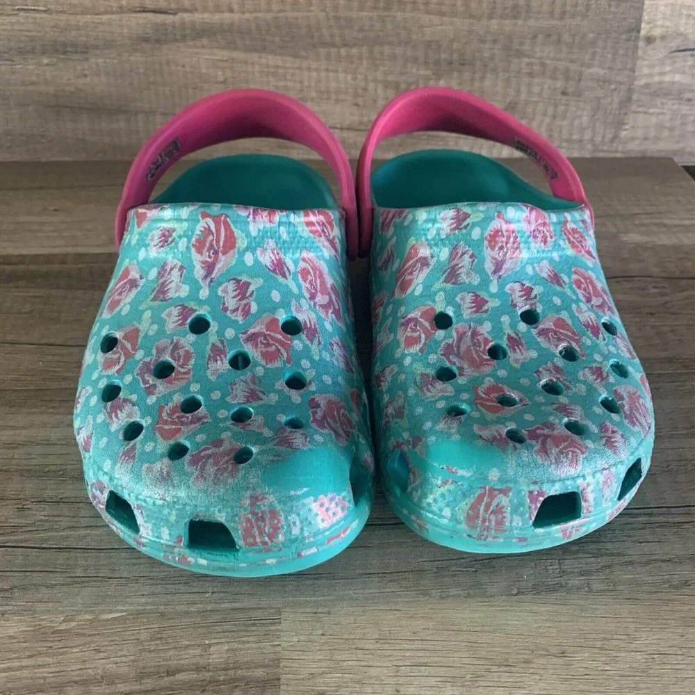 Crocs Green Rubber Clogs Juniors Size 3 Floral Roses slip on shoes